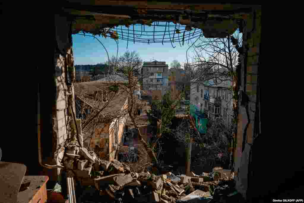 Apartament distrus de bombardamentele rusești din Herson, Ucraina.