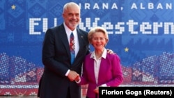 Kryeministri i Shqipërisë, Edi Rama, dhe presidentja e Komisionit Evropian, Ursula von der Leyen. (Fotografi nga arkivi)