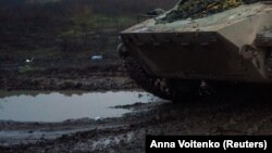 Влажная почва, говорят эксперты, создает препятствия как для продвижения живой силы на фронте, так и особенно тяжелой техники, фото иллюстрационное