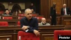 Armenia - Opposition leader Vahe Hakobian attends a session of the National Assembly, Yerevan, November 25, 2021.