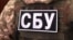 СБУ зазначає, що раніше Сулейманову вже заочно повідомляли про підозру у вбивстві цивільної жительки Київської області через заподіяння їй тяжких тілесних ушкоджень