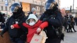 Задержание на антивоенном протесте 27.02.22