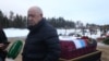 Osnivač Vagnera Jevgenij Prigožin prisustvuje sahrani jednog od svojih boraca u decembru.