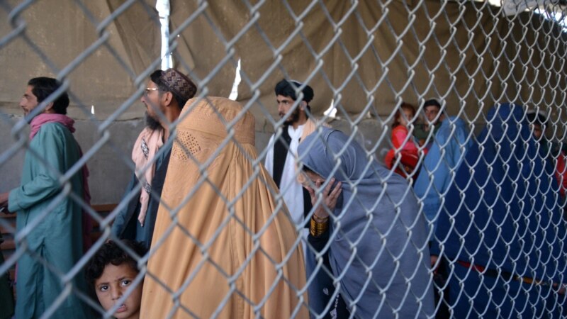 د سیند صوبې له زندانونو ۳۰۳ نور افغانان خپل هېواد ته لېږل شوي دي