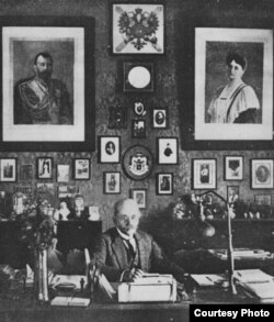 Н.Д. Жевахов в своем кабинете управляющего подворьем. Бари, 1930-е.