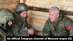 В декабре о визите на фронт заявил мэр Москвы Сергей Собянин (на фото справа)