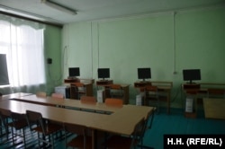Jumătate dintre calculatoarele din școala lui Bukaciacia nu funcționează.