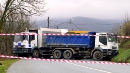 Barrikadat e vendosura nga serbët në Rudarë, në veri të Kosovës, dhjetor 2022.