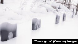 На кладбище "Старт". Могилы погибших девушек Арюны Дуриновой, Алины Багрянцевой и Ани Ошкиной находятся рядышком друг с другом