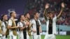 Германия футболшылары Коста-Риканы жеңгенімен, Жапониядан жеңілгеннің салдарынан топтан шыға алмады. Катар, 1 желтоқсан 2022 жыл. 