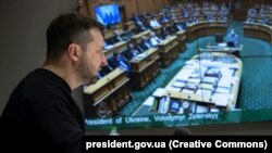 Președintele Ucrainei în timpul discursului adresat parlamentului din Noua Zeelandă, Kiev, 13 decembrie 2022