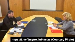 Komisionerja ruse për të drejtat e njeriut, Tatyana Moskalkova, dhe homologu i saj ukrainas, Dmytro Lubinets. 11 janar 2022.