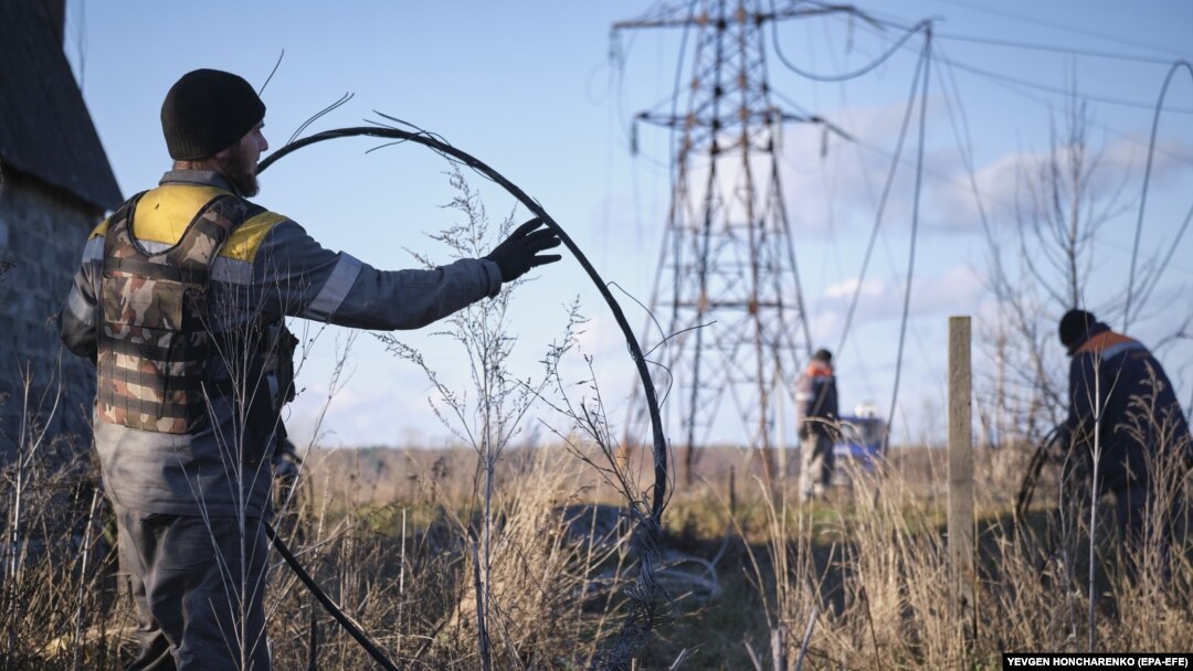 Ukrainian power-engineering specialists try to repair electricity supplies damaged by Russian shelling near the city of Kramatorsk. (file photo)