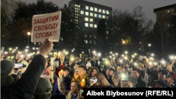 Акция активистов в защиту свободу слова и поддержку Болота Темирова. 25 ноября 2022 года. 