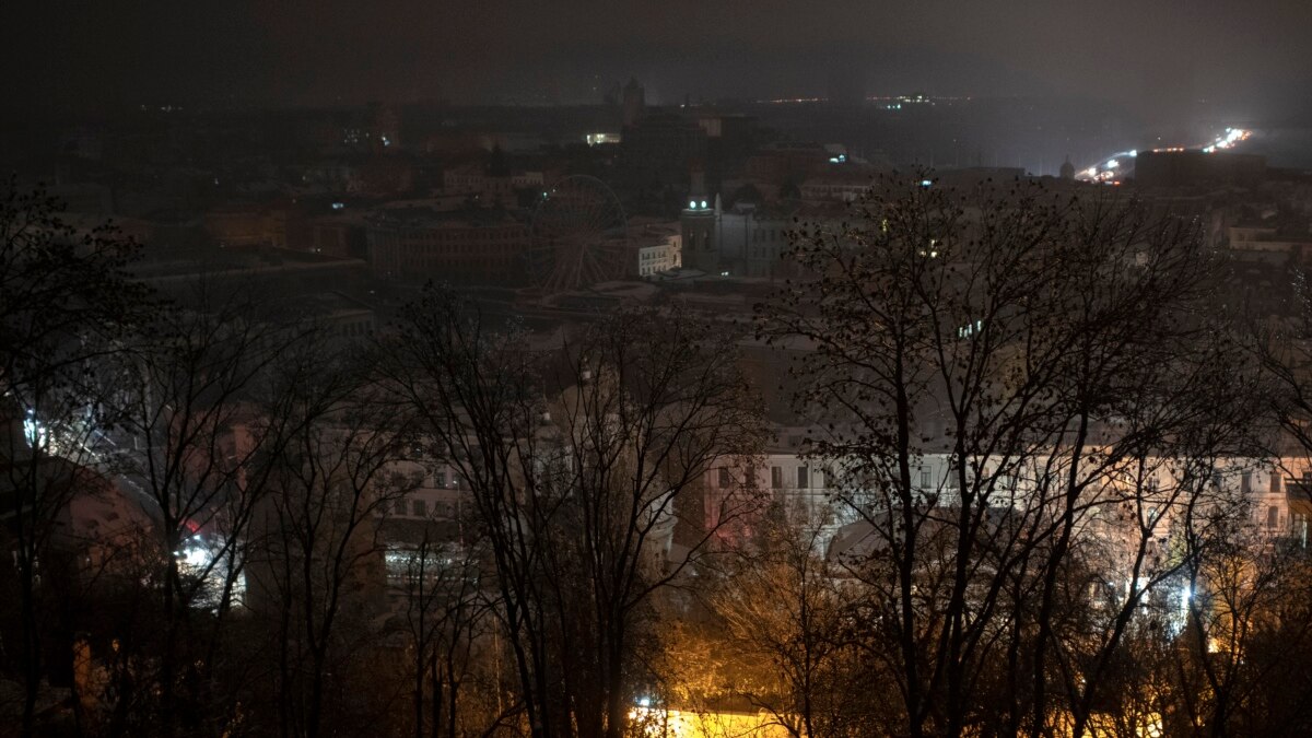 Відключення світла в Києві можуть тривати до весни, варто «врахувати різні сценарії» – Кличко