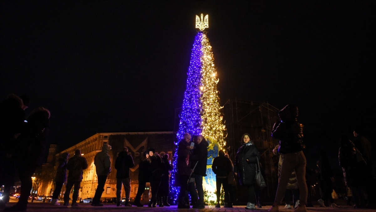 в Києві встановлять головну ялинку країни, але святкувань та ярмарок не буде