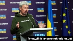 Olekszandr Tkacsenko kulturális miniszter szerint „Ukrajna Oroszország hatalmas és központosított információs hadviselési és nemzetközi befolyásolási gépezetével áll szemben”