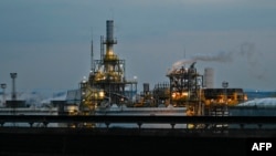 Eдинствената петролна рафинерия в България, собственост на руската компания "Лукойл Нефтохим Бургас", близо до Бургас