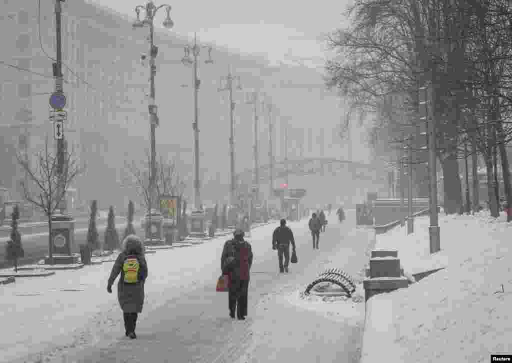 Qyteti i Kievit i mbuluar me borë mëngjesin e 7 dhjetorit.&nbsp;