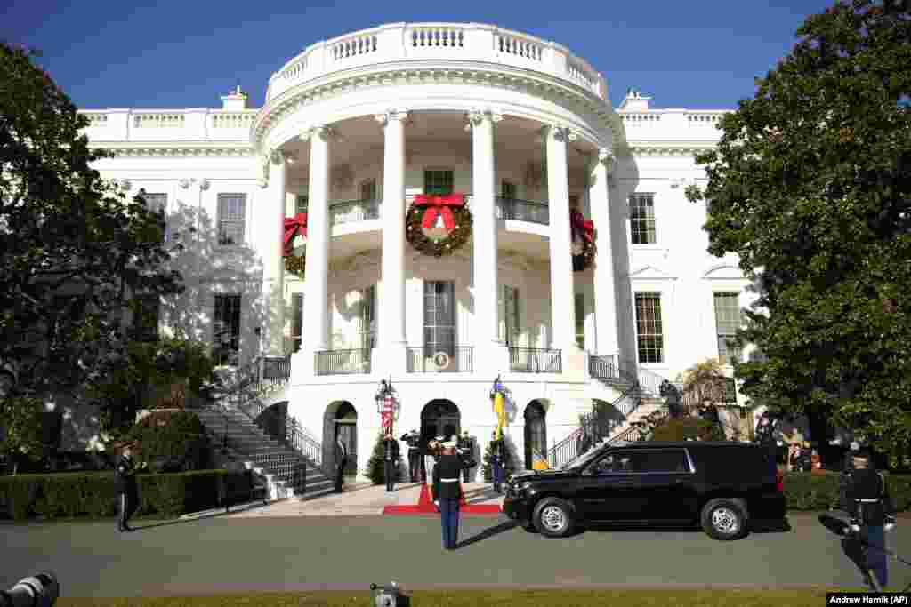 Ukrainian President Volodymyr Zelenskiy arrives at the White House in Washington on December 21 to be welcomed by U.S. President Joe Biden and first lady Jill Biden.&nbsp; It was the Ukrainian president&#39;s first foreign trip since the start of Russia&#39;s invasion 10 months ago.