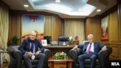 Претседателот на ДУИ Али Ахмети поранешниот премиер Владо Бучковски.