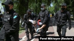 Как задерживали участников протестов. Фотофакты
