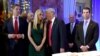 SHBA: Ish-Presidenti amerikan Donald Trump, bashkë me vajzën e tij Ivanka, dy djemtë, Donald Junior dhe Eric si dhe Allen Weisselberg, zyrtari kryesor i financave në kompaninë Trump. (Foto ilustruese)