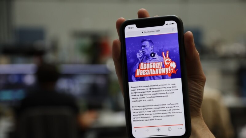 "Настоящее время": цифровые следы распространителей почтовой базы сторонников Навального могут привести к администрации Путина