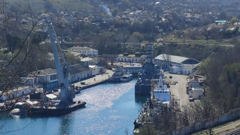 Большой десантный корабль Черноморского флота «Азов» стоит на ремонте в Севастополе (+фото)