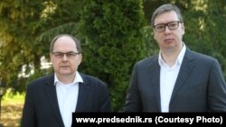 Përfaqësuesi i Lartë gjerman për Bosnjen, Christian Schmidt(majtas) dhe Aleksandar Vuçiq, Beograd 14 prill 2022. 