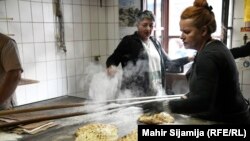 Za vrijeme ramazana pekara proizvede i proda oko 3.000 komada dnevno. Recept za sarajevski somun došao je tokom vladavine Osmanlija na ovim prostorima. Danas je dio tradicije bosanske kuhinje i služi se u sarajevskim aščinicama i ćevabdžinicama.