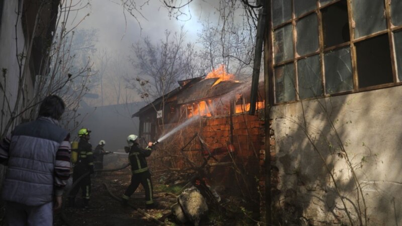 Локализиран пожарот во кругот на „Треска“, го гаснеле 55 пожарникари