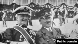 Угорський лідер Міклош Горті (л) і нацистський диктатор Адольф Гітлер, архівне фото, 1938 рік