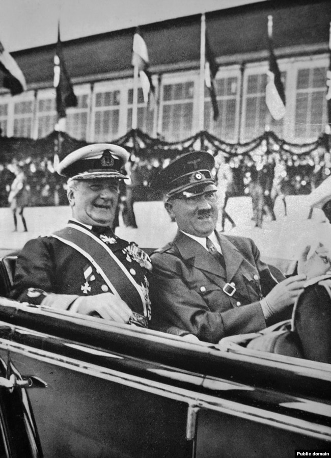 Mikloš Horti sa Adolfom Hitlerom godinu dana pred izbijanje Drugog svetskog rata 1938.