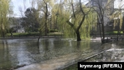 Подтопления в Гагаринском парке Симферополя 15 апреля 2022 года