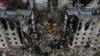 Бэнкси нарисовал гимнастку на разрушенном доме в Бородянке
