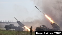 Поддерживаемые Москвой сепаратисты обстреляли из «Градов» позиции украинских сил в Донецкой области, 11 апреля 2022 года