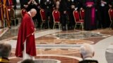 Papa Francisc celebrează slujba In passione Domini, Bazilica Sfântul Petru de la Vatican în Vinerea Mare, 15 aprilie 2022