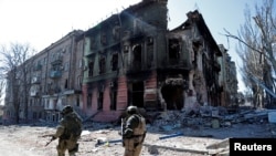 Pamje nga shkatërrimet në Mariupol.