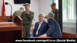 Алмазбек Атамбаев в зале суда. 