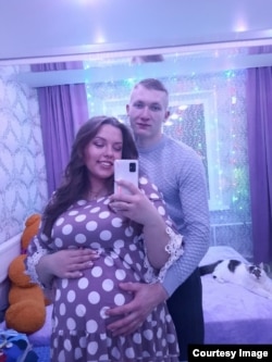 Ivkin terhes feleségével, Julijával
