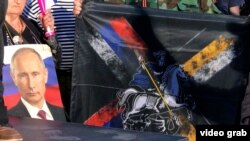 Detalj sa protesta podrške ruskoj invaziji na Ukrajinu u organizaciji ekstremnih desničarskih organizacija i pokreta u Srbiji. Beograd, 15. april 2022. 
