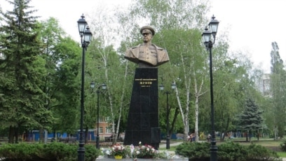 В Харков беше демонтиран паметникът на съветския маршал Георги Жуков