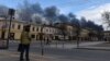 Дым ад ракетнага абстрэлу Львова 18 красавіка, калі сем чалавек загінулі і 11 атрымалі раненьні