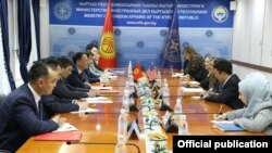 Встреча кыргызстанской и американской делегаций в Бишкеке. 14 апреля 2022 года. 