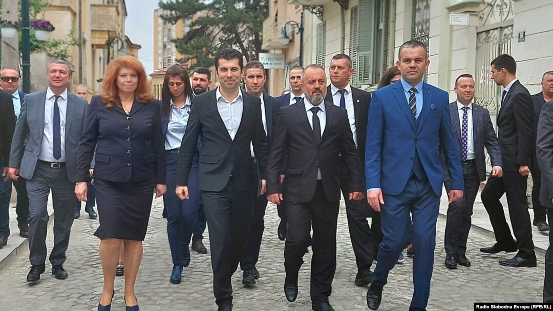 Бугарската делегација на отворањето на културниот центар во Битола. 