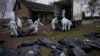 Правозахисники повідомляють, що внаслідок авіаударів у Бородянці загинули понад 40 мирних жителів, а в Бучі та її околицях зафіксовані 22 випадки вбивств мирних жителів
