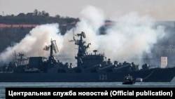  "Москва" крейсери 14 апрель куни Украинанинг иккита ракетаси билан урилганидан кейин чўкиб кетган.