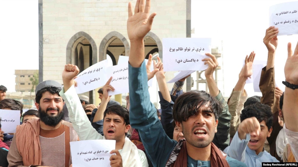 Afghans protest on April 18 against Pakistan's air strikes in Khost and Kunar provinces.
