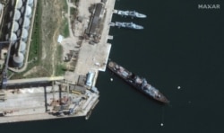 Крейсер "Москва" в порту Севастополя, 13 апреля 2022 года